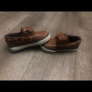 Almost new toddler nautica boat shoes. Size 6.